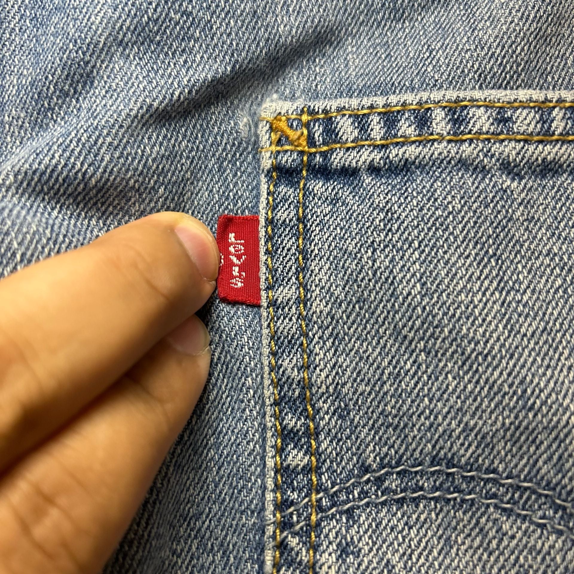 Vintage Levi's Men’s Light Wash Denim Carpenter Jorts Size W30 7