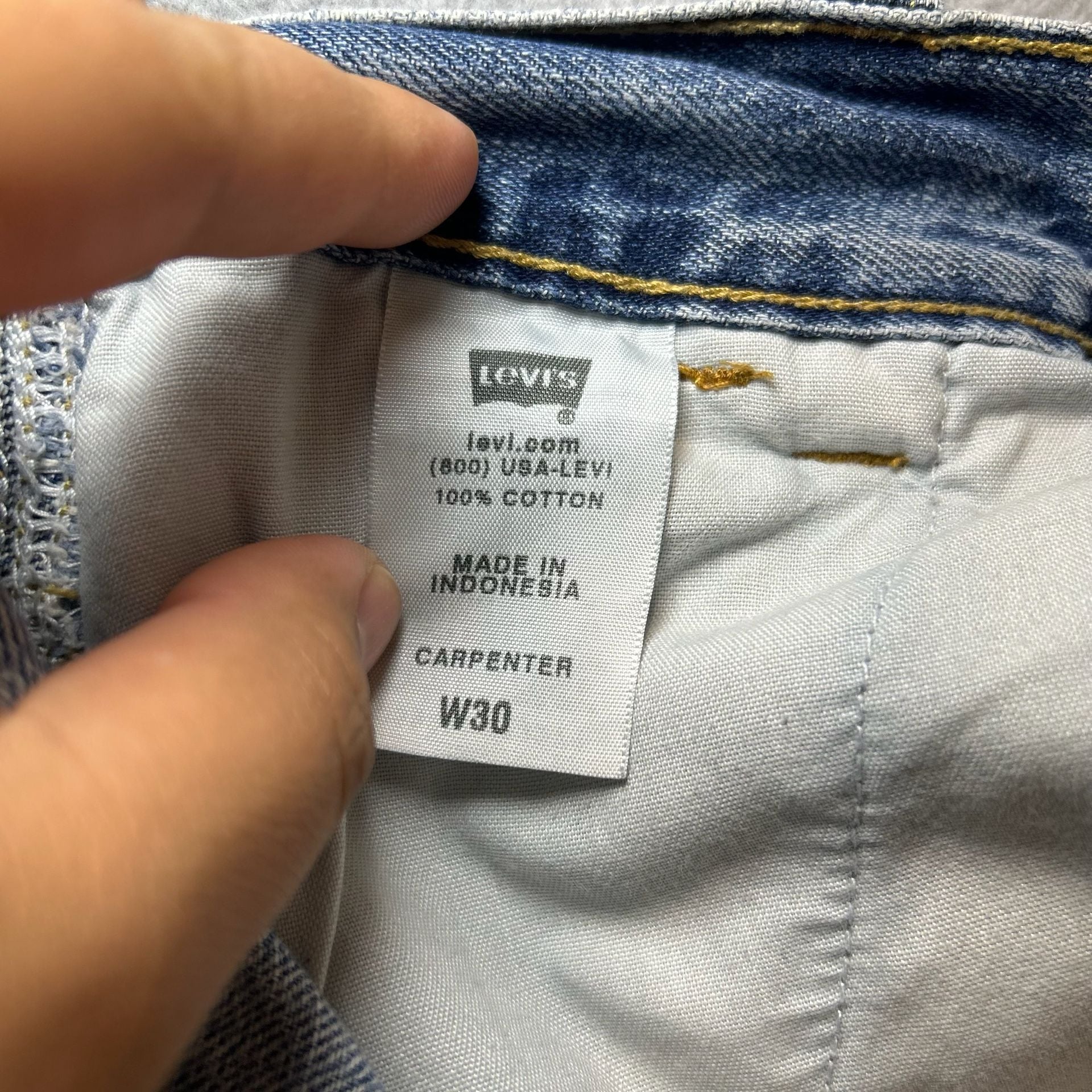 Vintage Levi's Men’s Light Wash Denim Carpenter Jorts Size W30 8