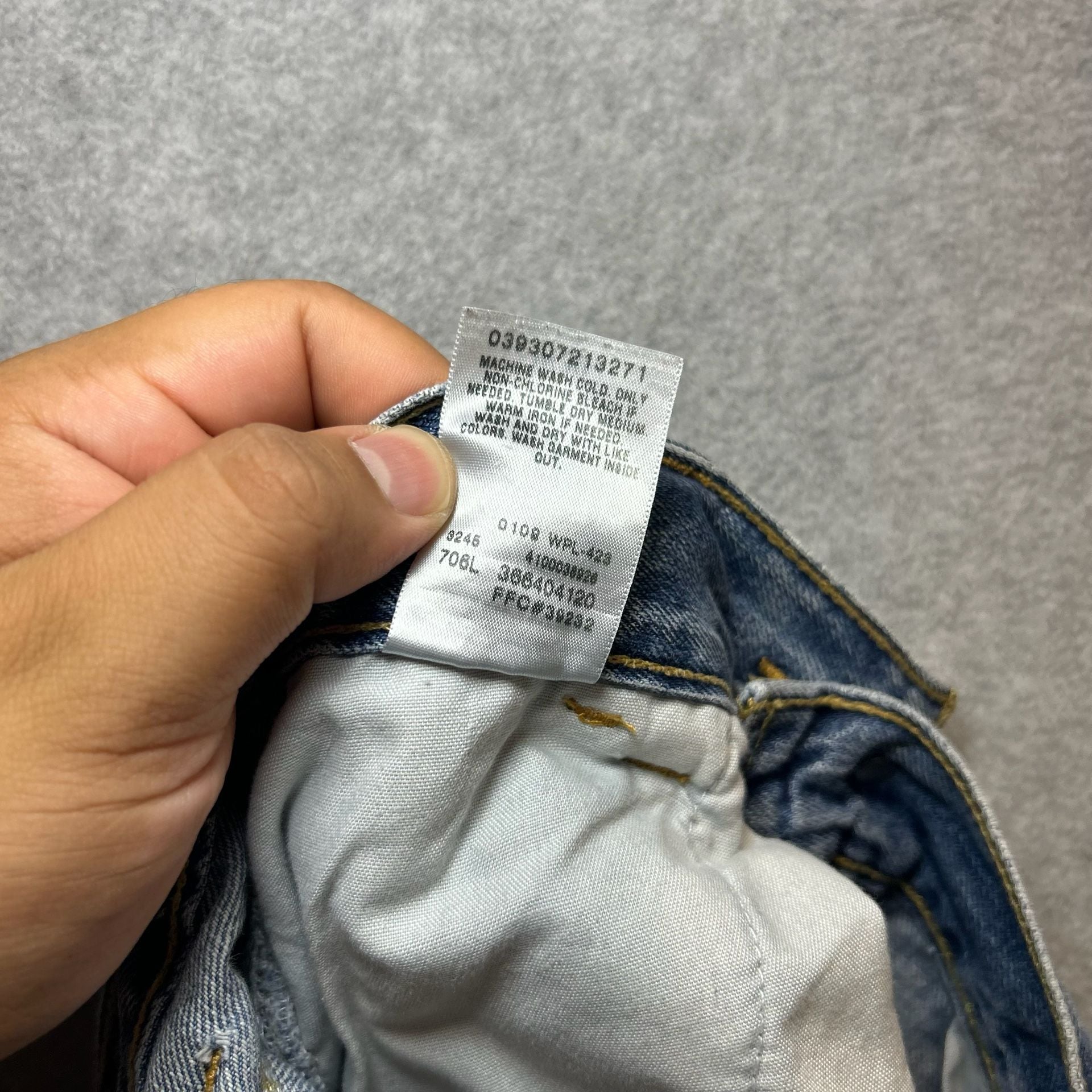 Vintage Levi's Men’s Light Wash Denim Carpenter Jorts Size W30 9