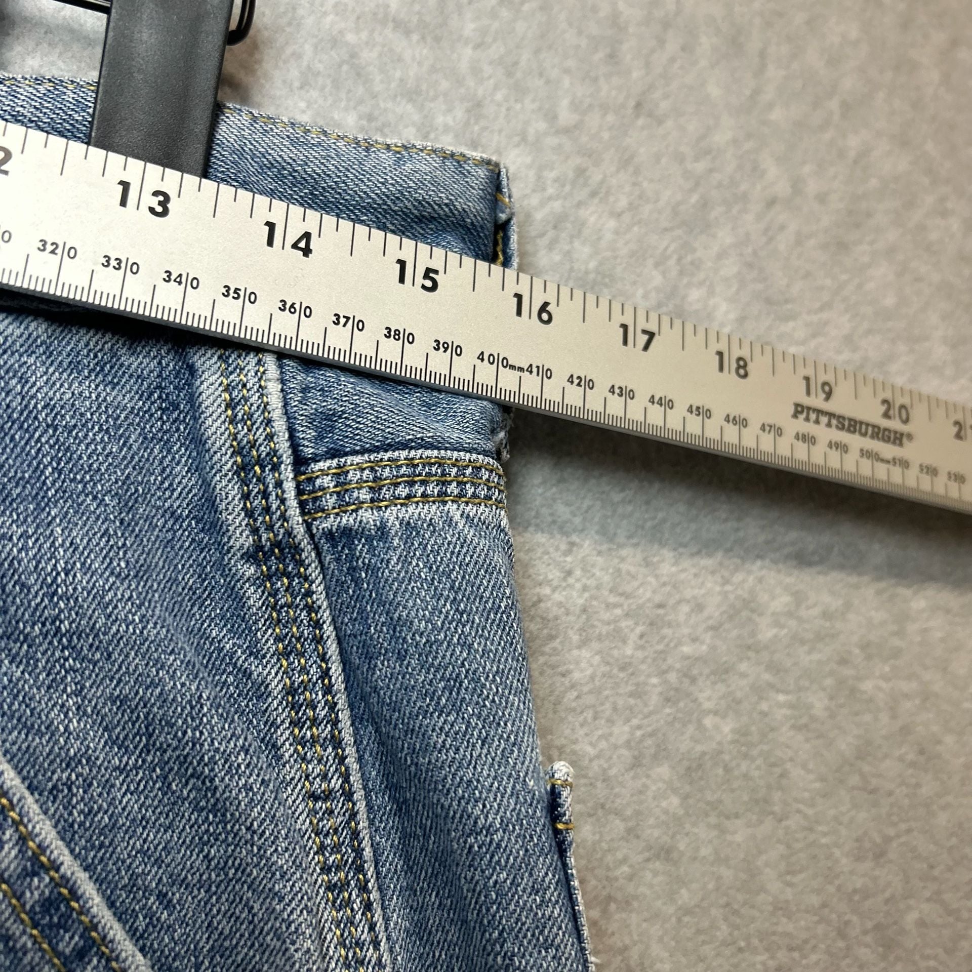 Vintage Levi's Men’s Light Wash Denim Carpenter Jorts Size W30 10