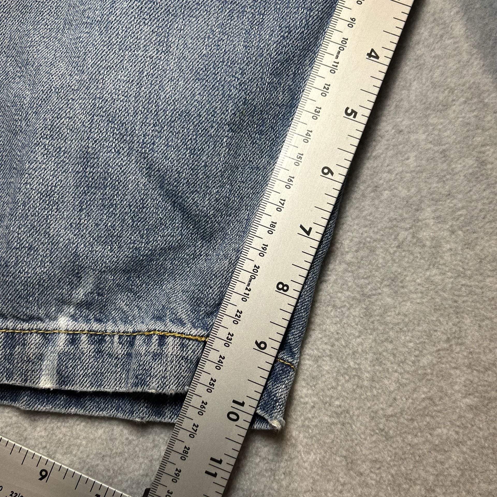 Vintage Levi's Men’s Light Wash Denim Carpenter Jorts Size W30 11