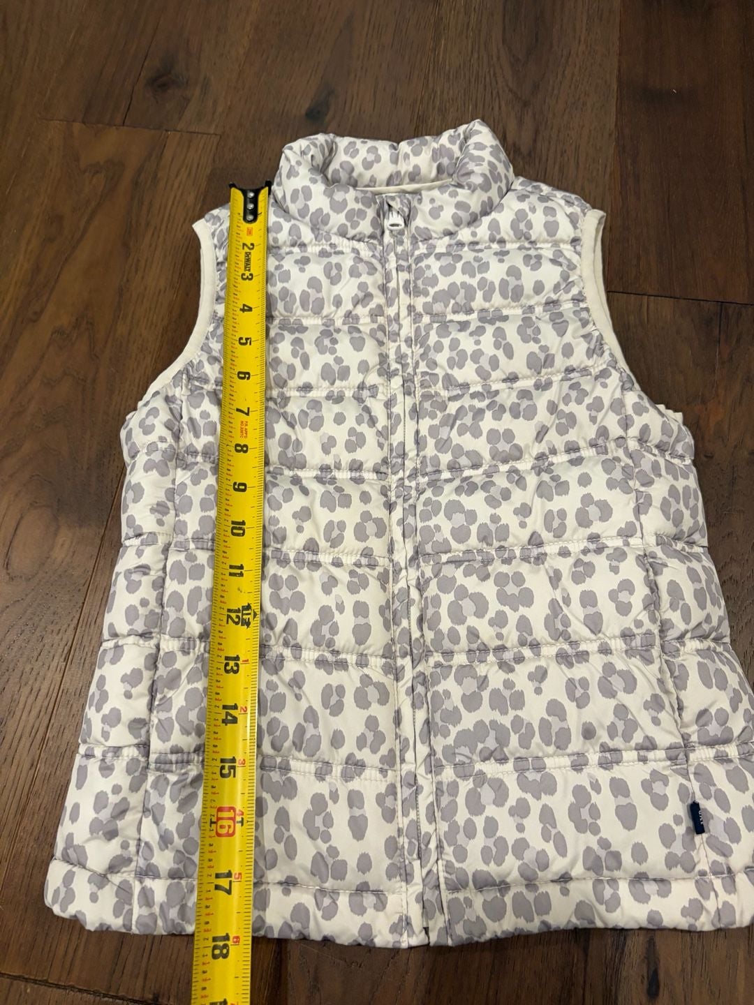 Gap Kids ColdControl Puffer Vest Size M 8-9 White Gray Leopard 3