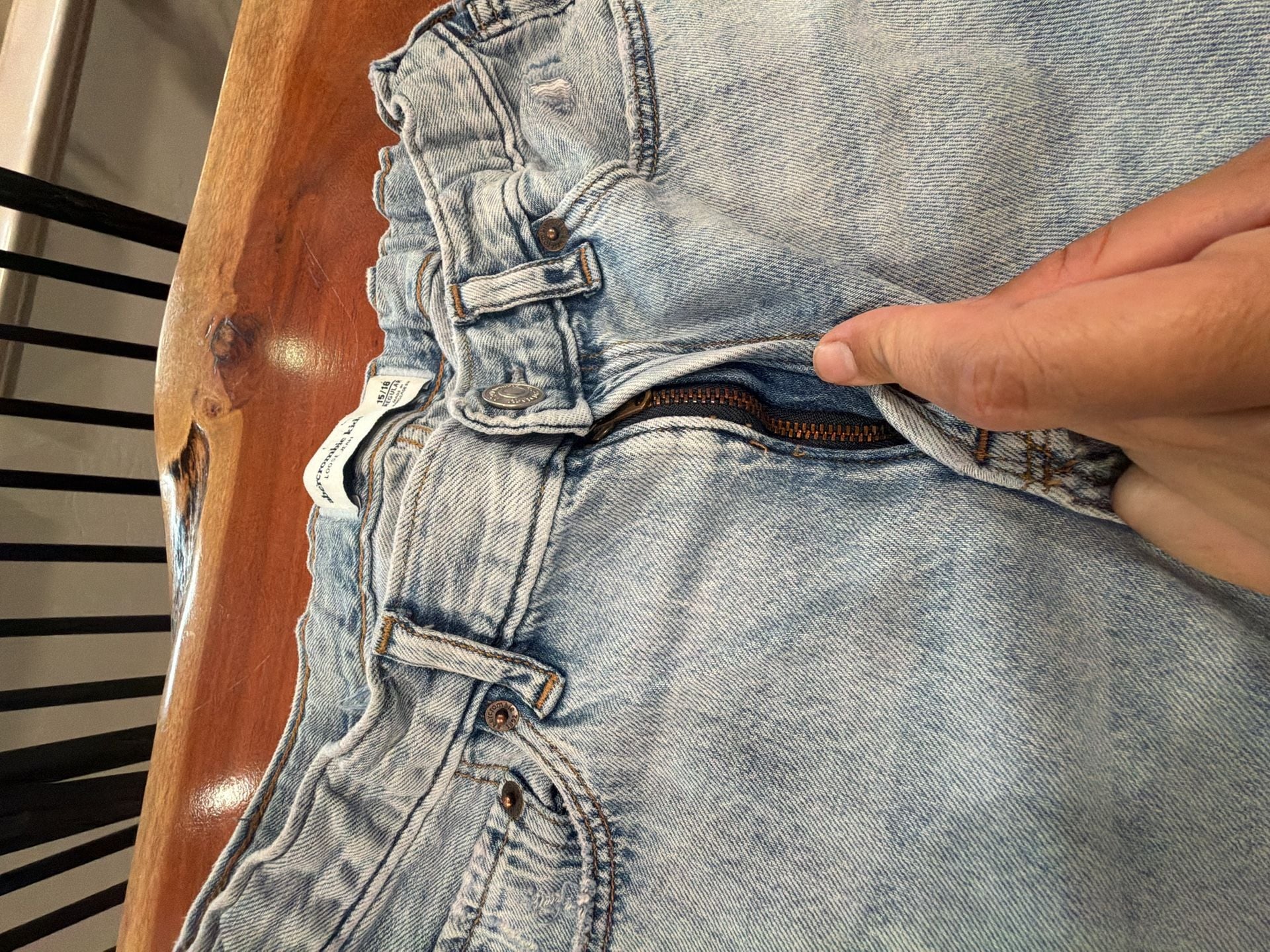 abercrombie kids Loose Jean Size 15/16 Regular Light Wash Denim 6