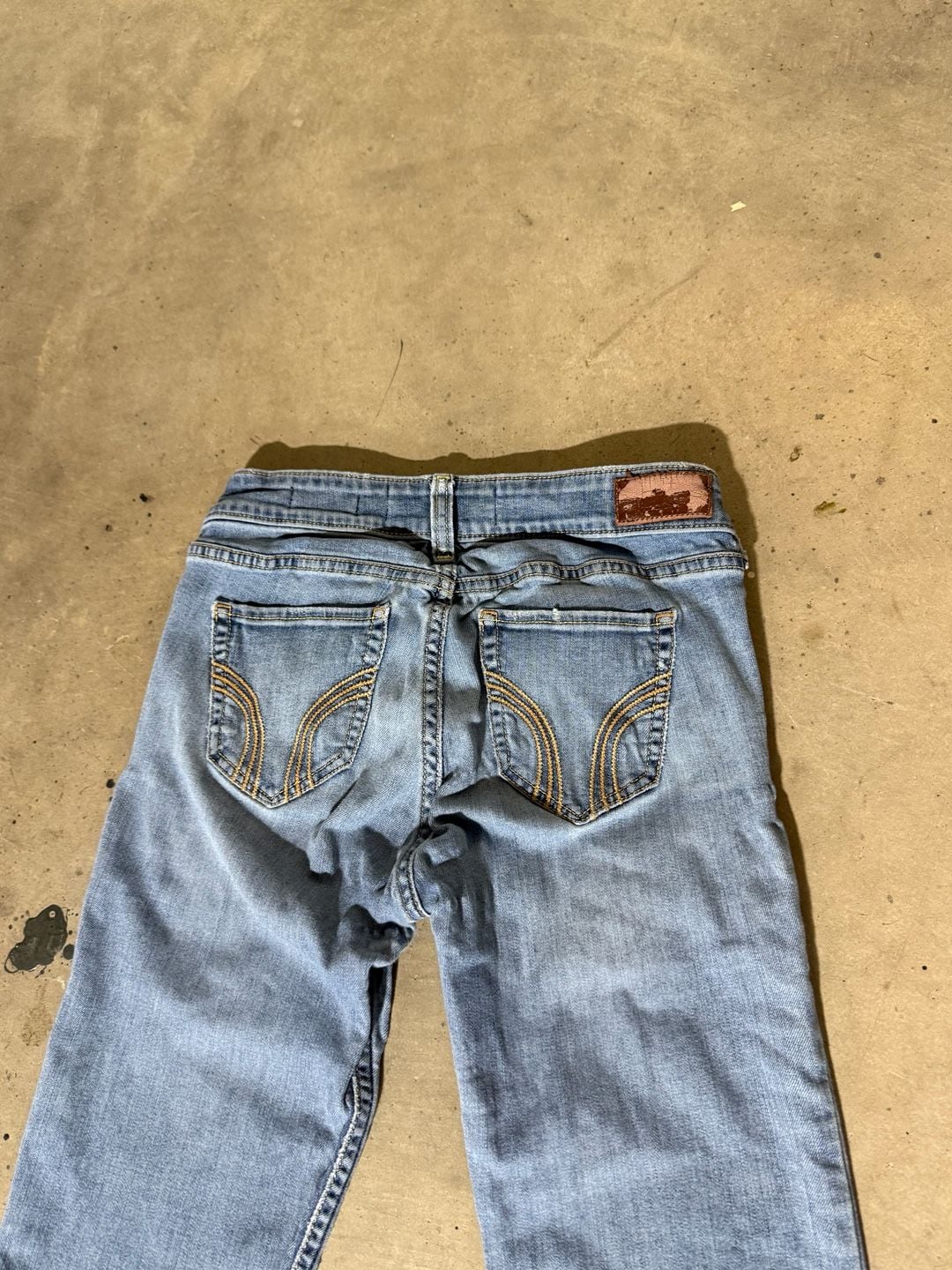 Hollister Low Rise Boot Jeans Size 5S W27 L30 Light Wash Distressed 4