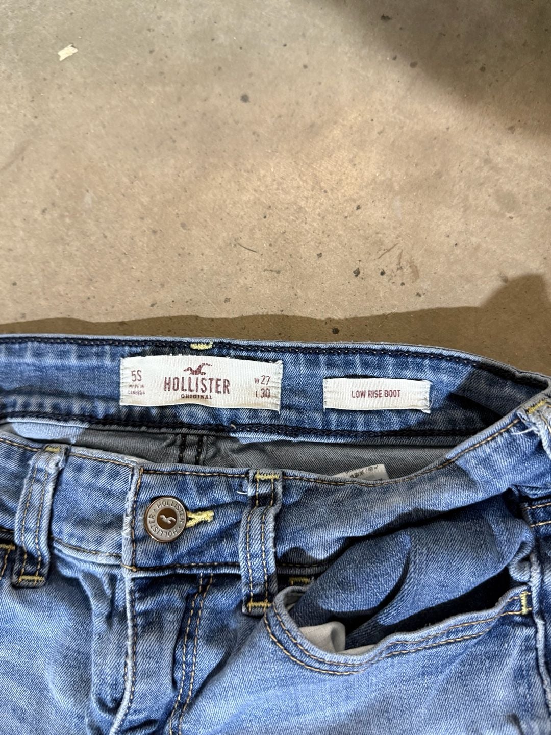 Hollister Low Rise Boot Jeans Size 5S W27 L30 Light Wash Distressed 6