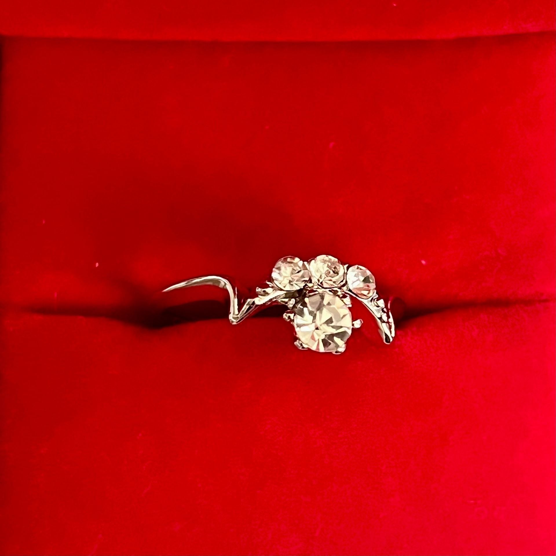Vintage Style Sterling Silver Cubic Zirconia Cluster Ring Size 8 4