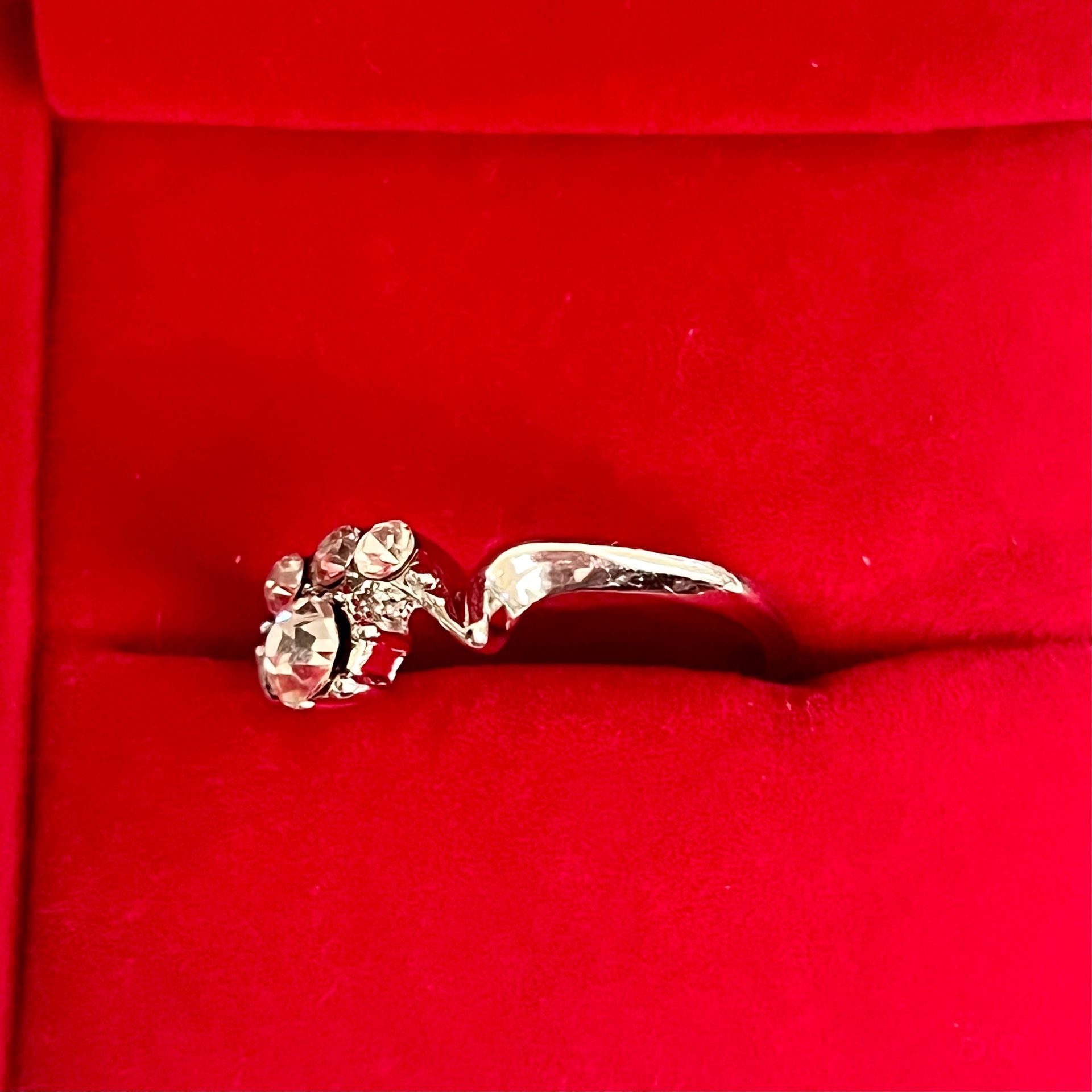 Vintage Style Sterling Silver Cubic Zirconia Cluster Ring Size 8 5