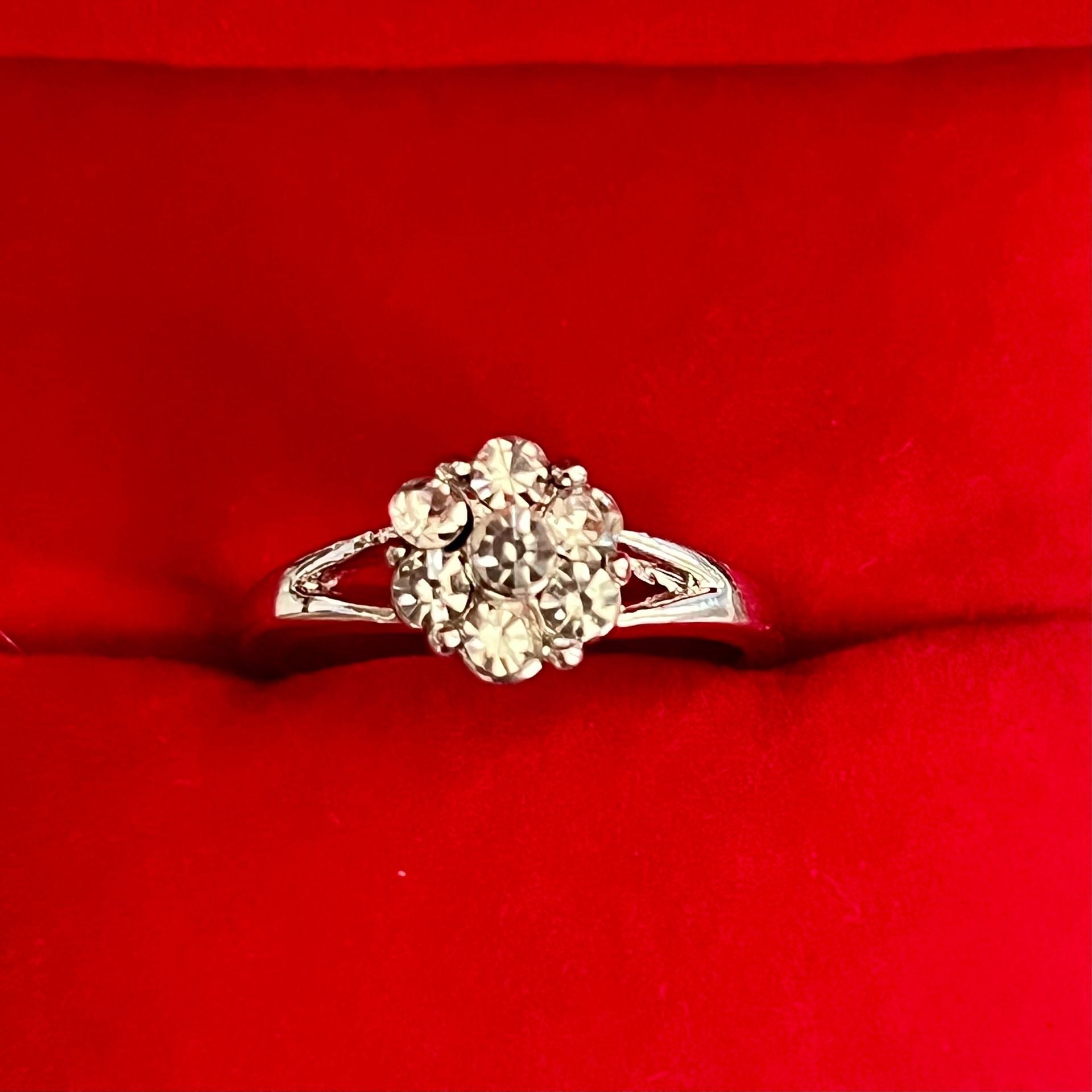 Vintage Cubic Zirconia Diamond Cluster Ring Sterling Silver Cocktail Size 6 1