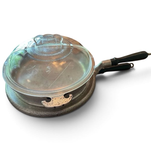 Vintage Guardian Service Hammered Aluminum Pot, Glass Lid, griddle, frying pan. 