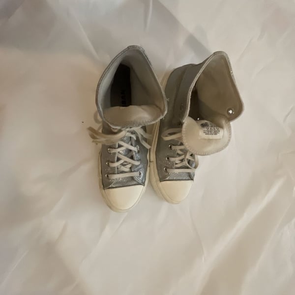 Converse Chuck Taylor All Star High Top Size 7.5 Silver Glitter Sneakers