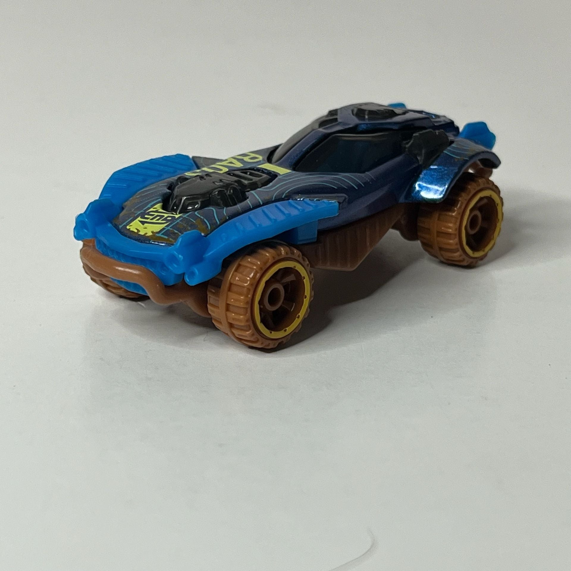 Hot Wheels Dune-A-Soar Blue Off Road Toy Car 1