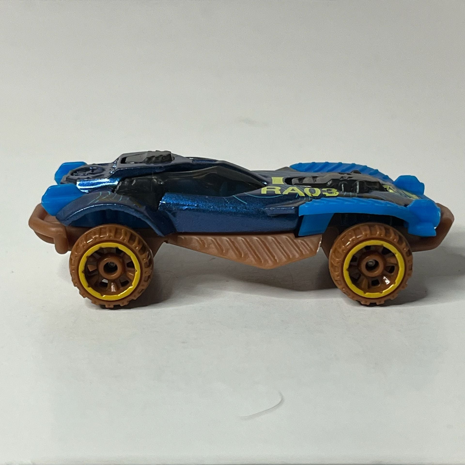Hot Wheels Dune-A-Soar Blue Off Road Toy Car 4