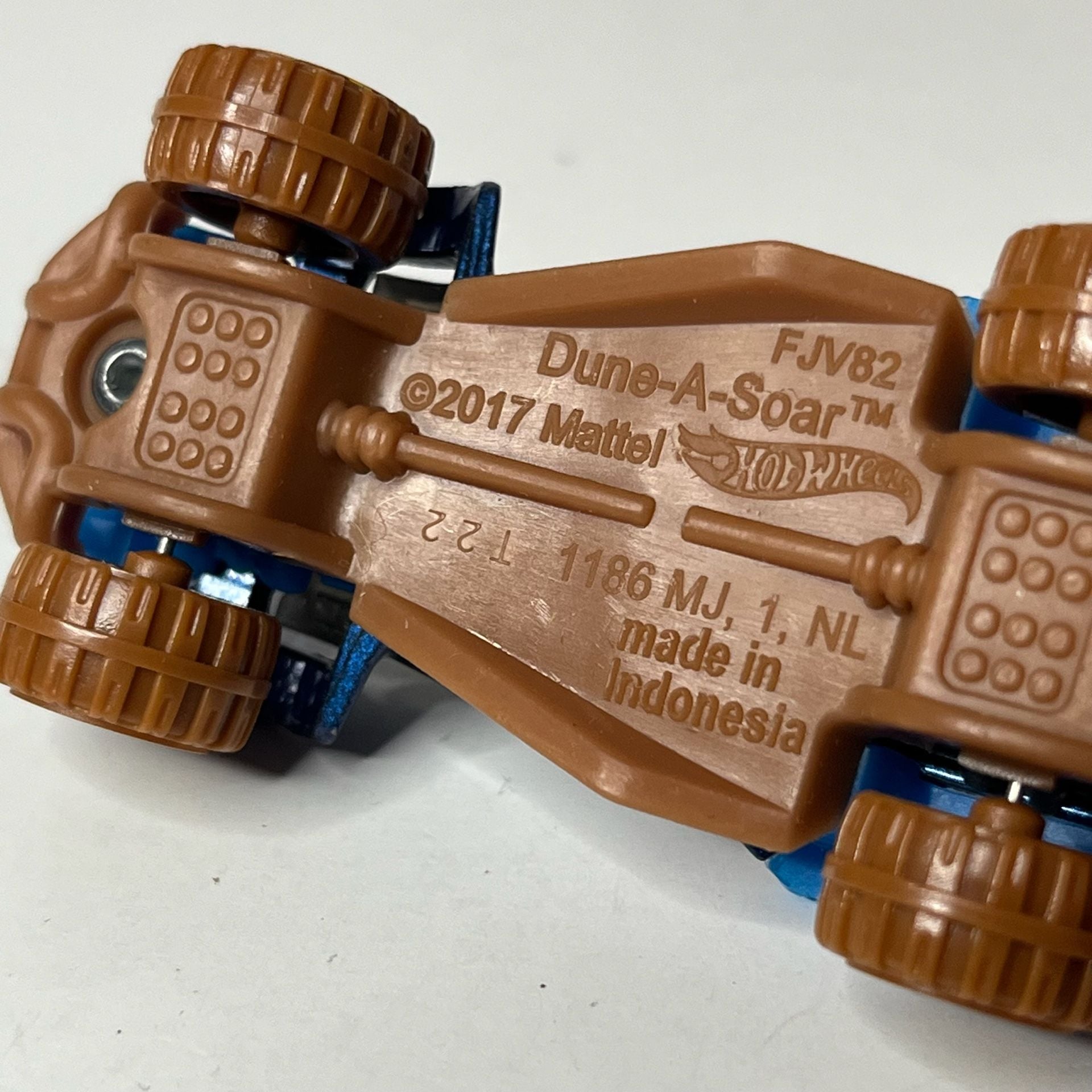 Hot Wheels Dune-A-Soar Blue Off Road Toy Car 6
