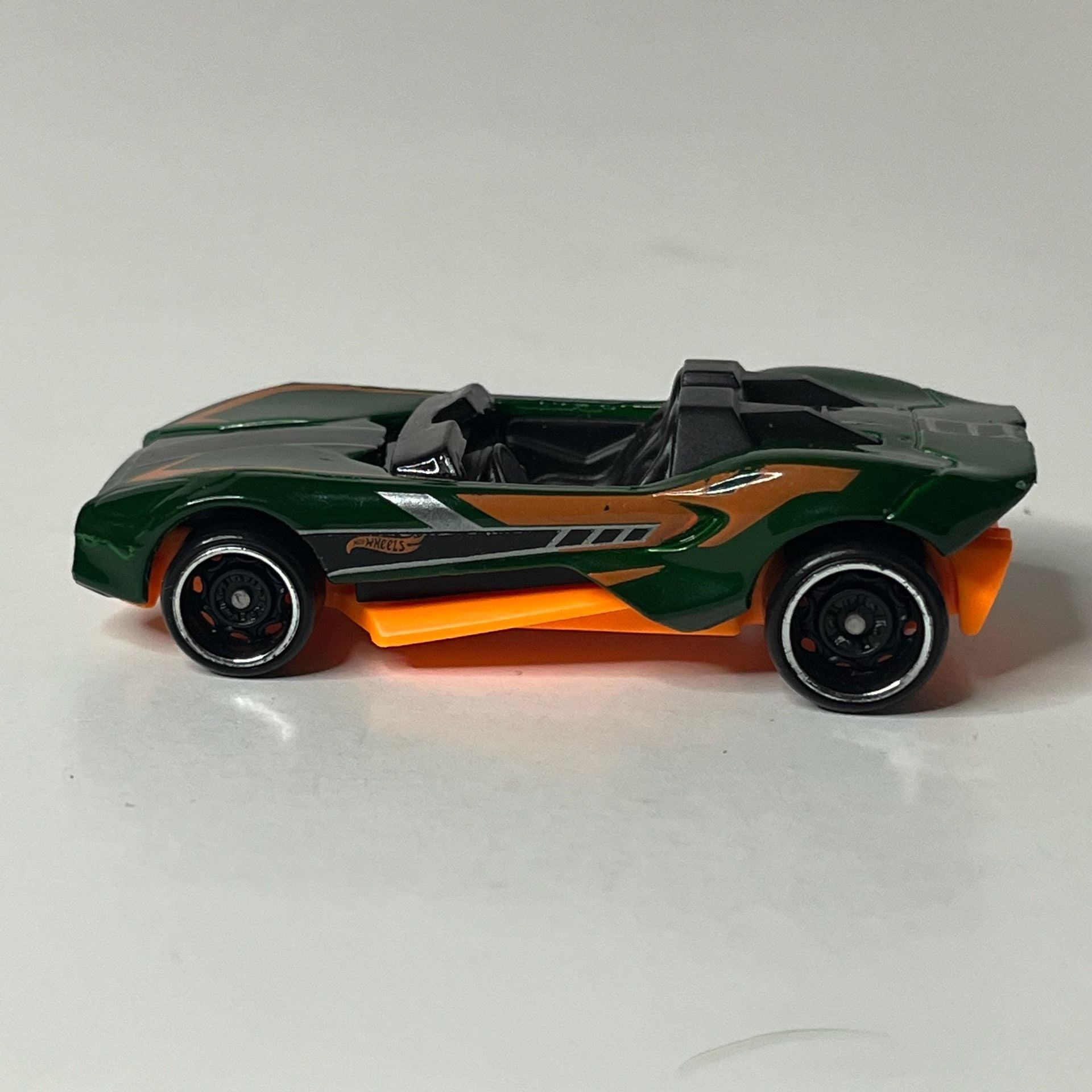 Hot Wheels Carbonic Diecast Toy Car Green Orange Multi-Pack Exclusive 2