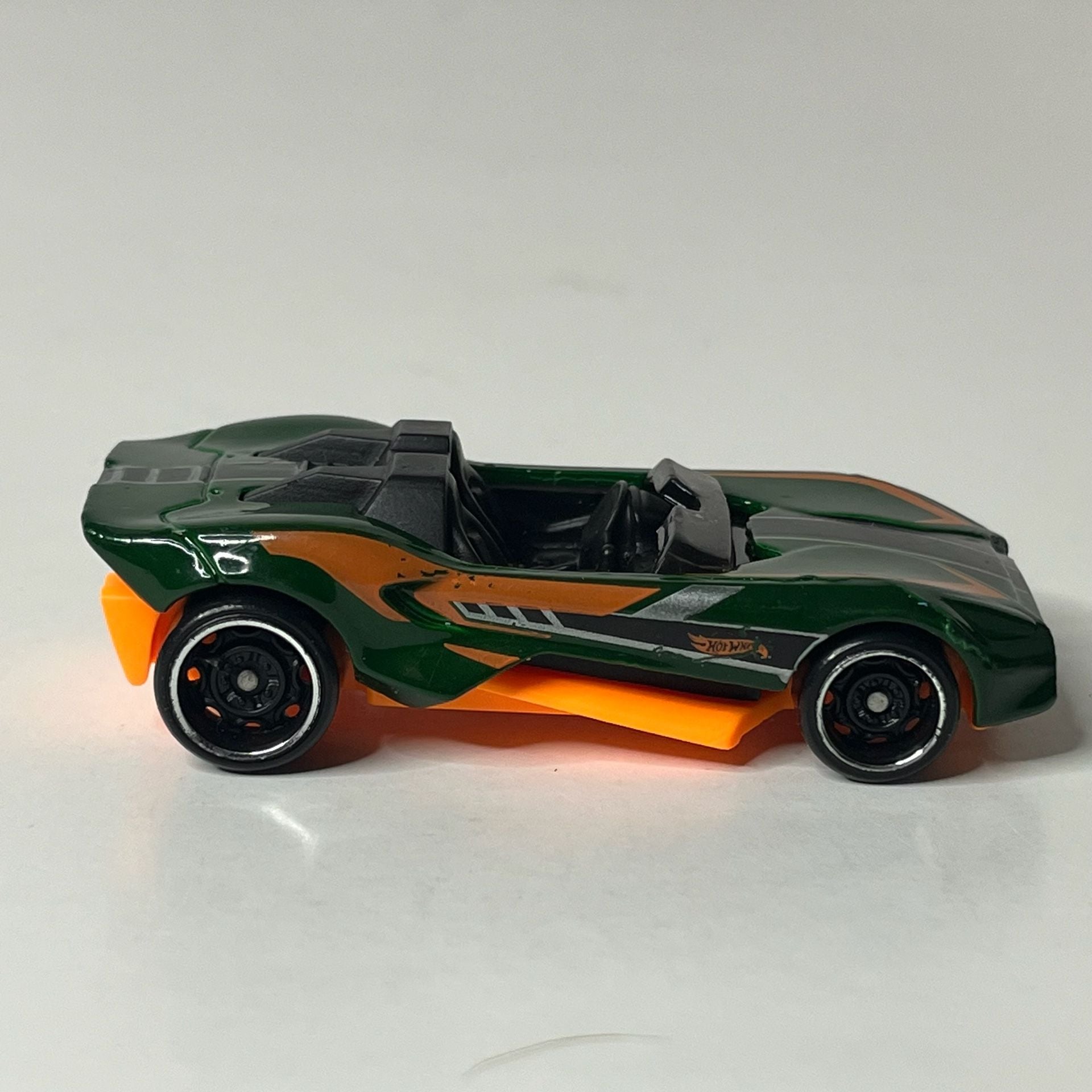 Hot Wheels Carbonic Diecast Toy Car Green Orange Multi-Pack Exclusive 4