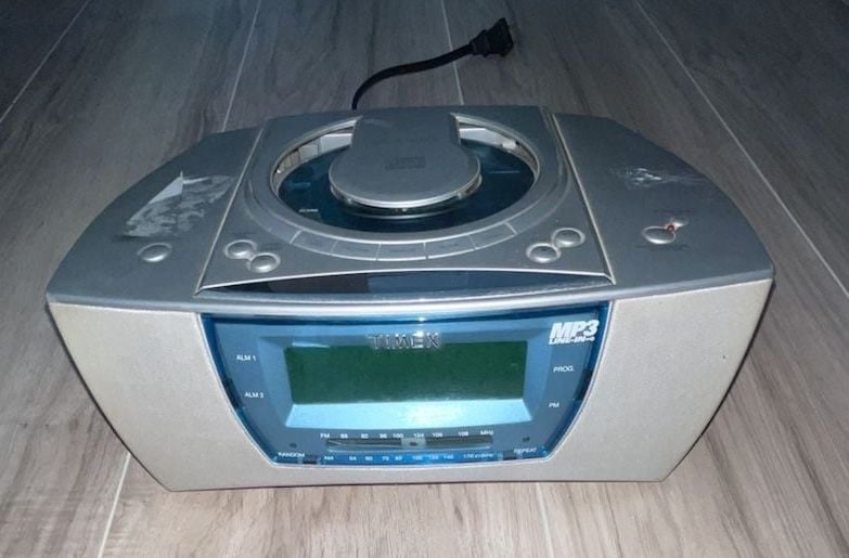 Timex Model T610 S Stereo/CD/Clock Radio W/ Nature Sounds. 2004 FOR PARTS NOT WORK 1