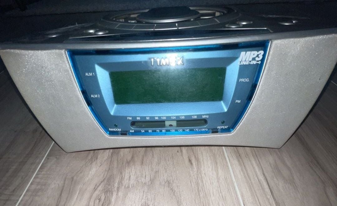 Timex Model T610 S Stereo/CD/Clock Radio W/ Nature Sounds. 2004 FOR PARTS NOT WORK 2