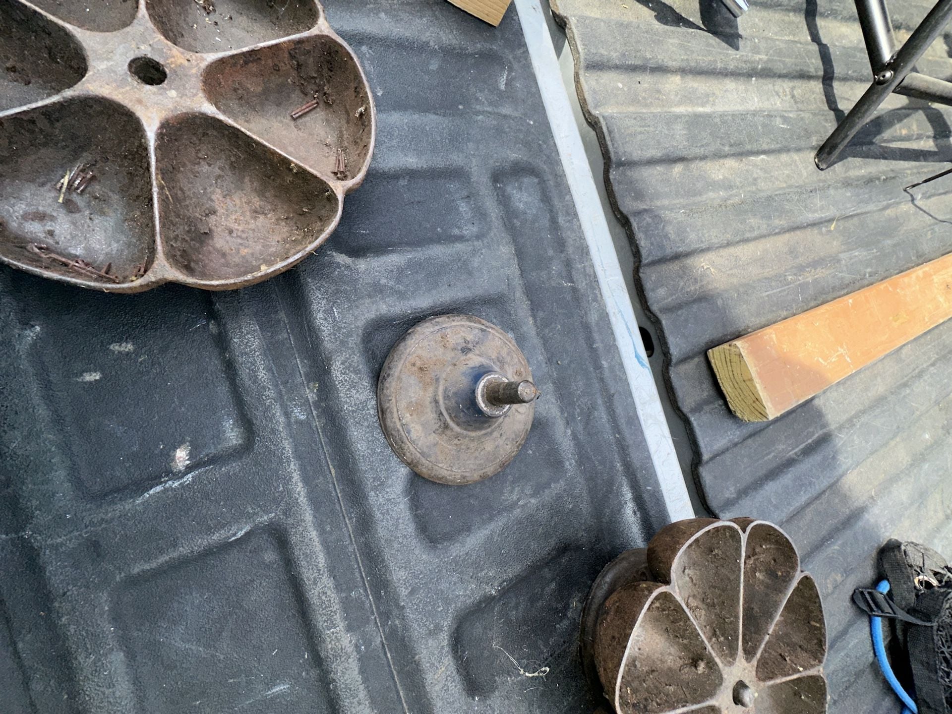2 Star Nail Cup Cast Iron Rotating Hardware Caddy 3