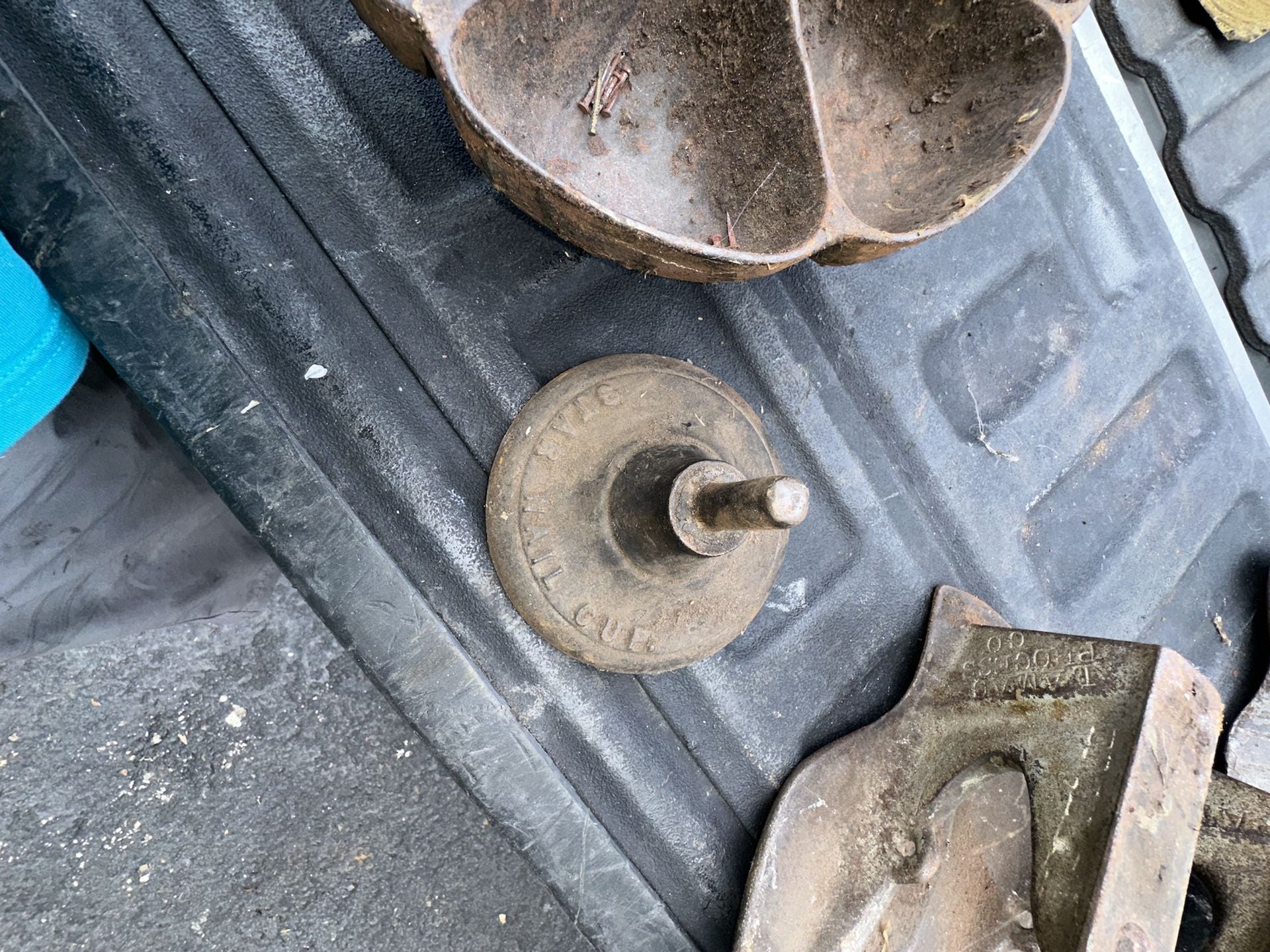 2 Star Nail Cup Cast Iron Rotating Hardware Caddy 6