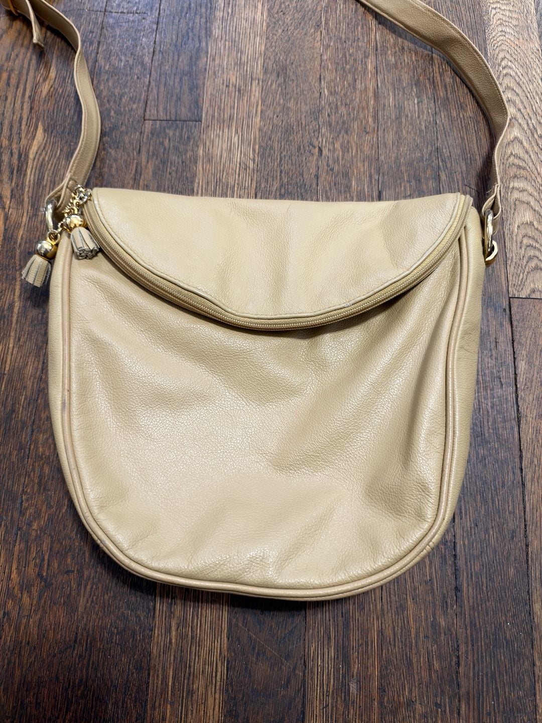 Toni Vintage 1980s Yellow Gold Genuine Leather Handbag Tassel Crossbody 16