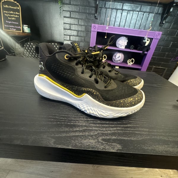 Under Armour Flow Breakthru 2 Black Gold Basketball Shoes