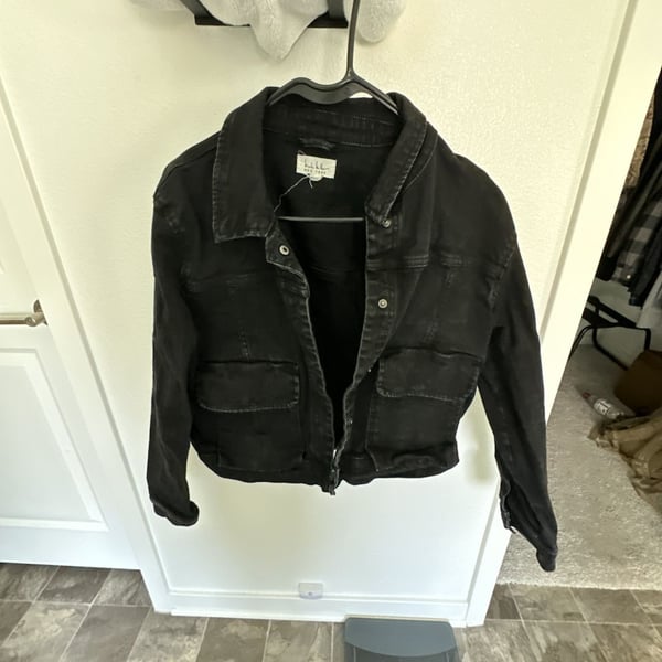 Nicole Miller New York Denim Jacket Size M Black Crop Trucker