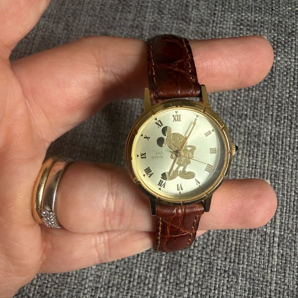 Jaz Disney Mickey Mouse Watch Gold Tone Brown Leather Strap V811-2910