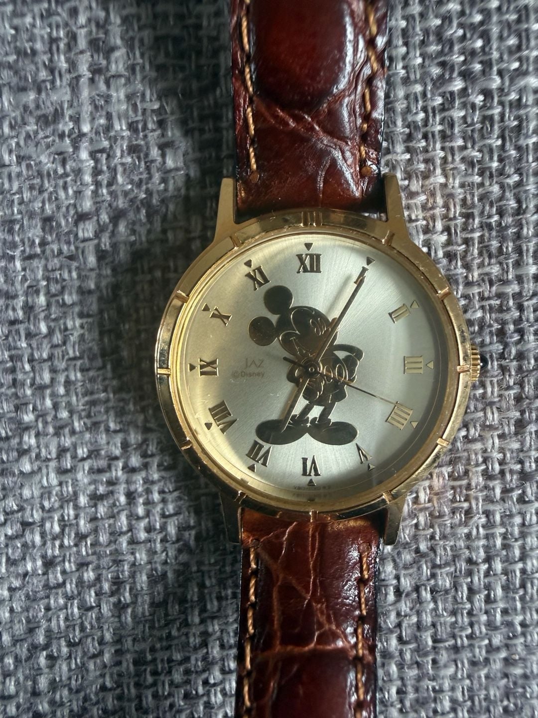 Jaz Disney Mickey Mouse Watch Gold Tone Brown Leather Strap V811-2910 2