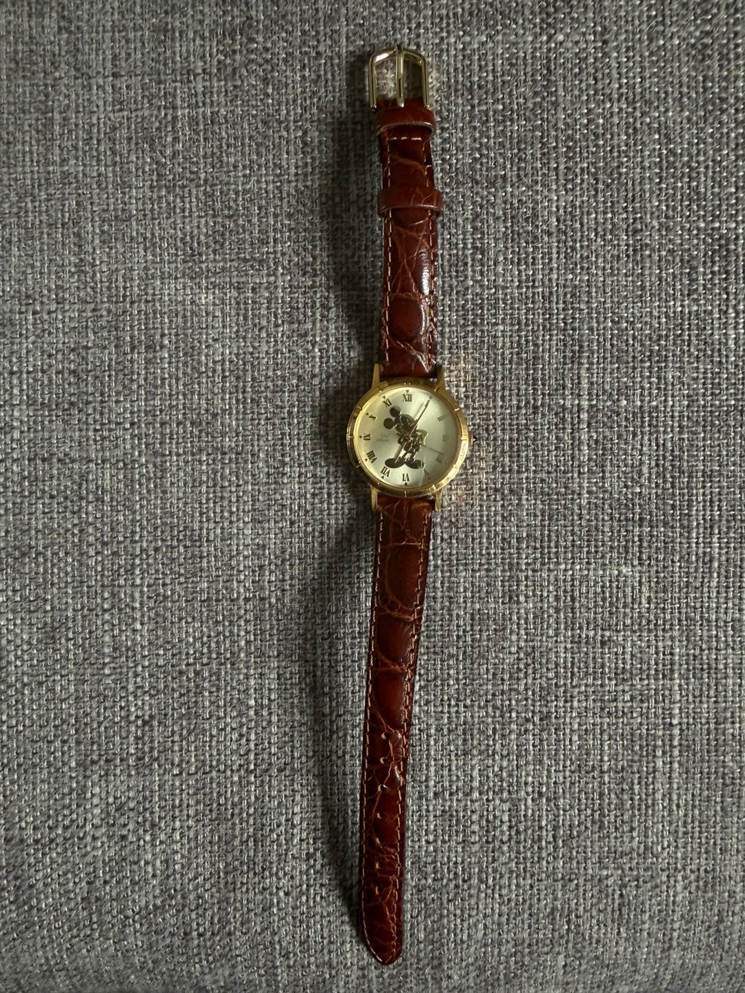 Jaz Disney Mickey Mouse Watch Gold Tone Brown Leather Strap V811-2910 3