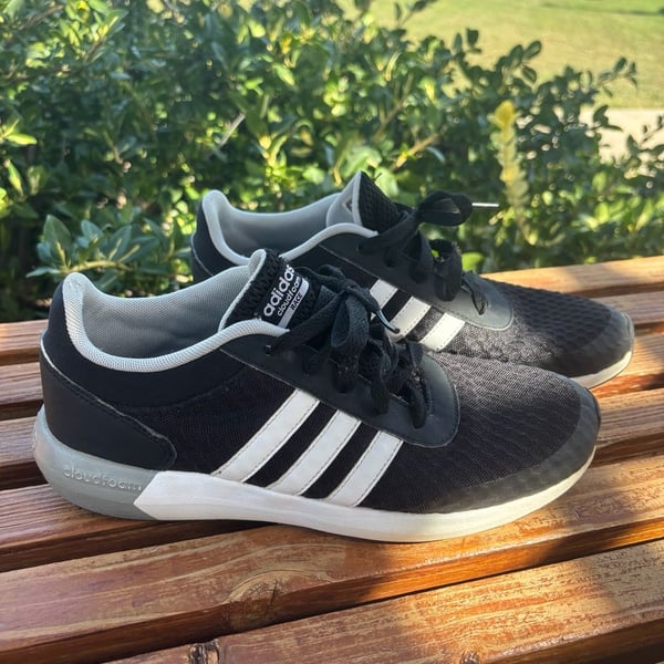 Adidas Cloudfoam Race Size 7 Black White Sneakers
