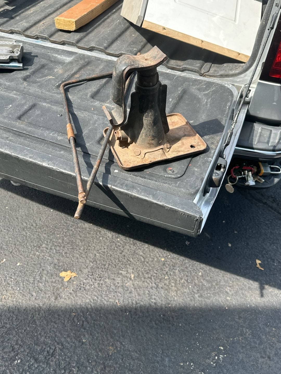 Vintage Truck Jack with Handle and Base Plate 1