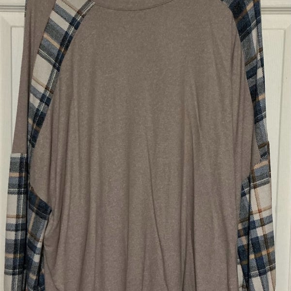 Plaid Sleeve Raglan Tunic Top Beige Blue Plaid