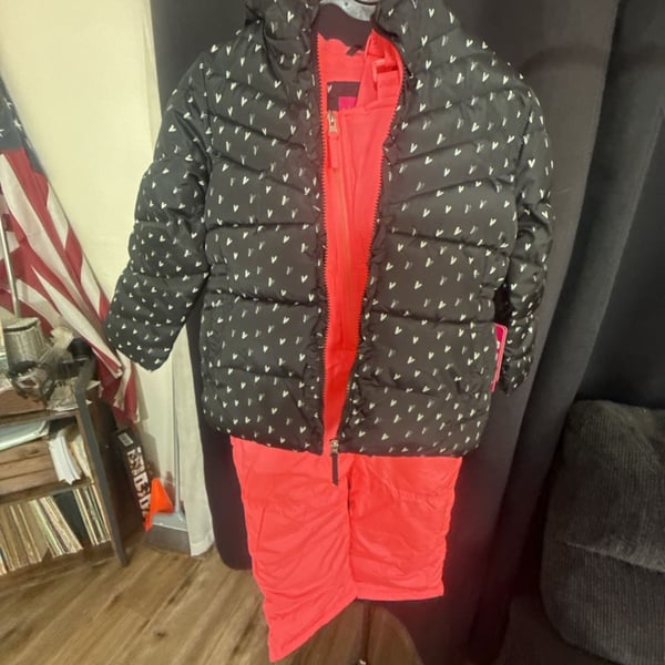 NWT Pink Platinum Snowsuit Set Size 5/6 Black Heart Puffer Jacket Bib