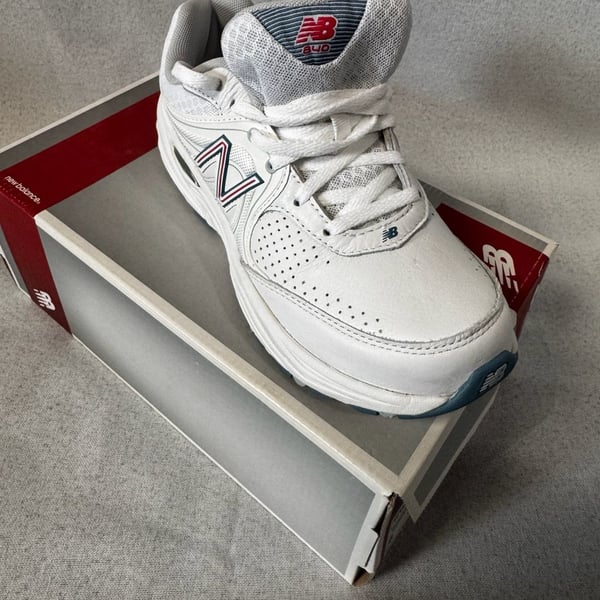 New Balance 840 Walking Shoes Size 6 White Leather