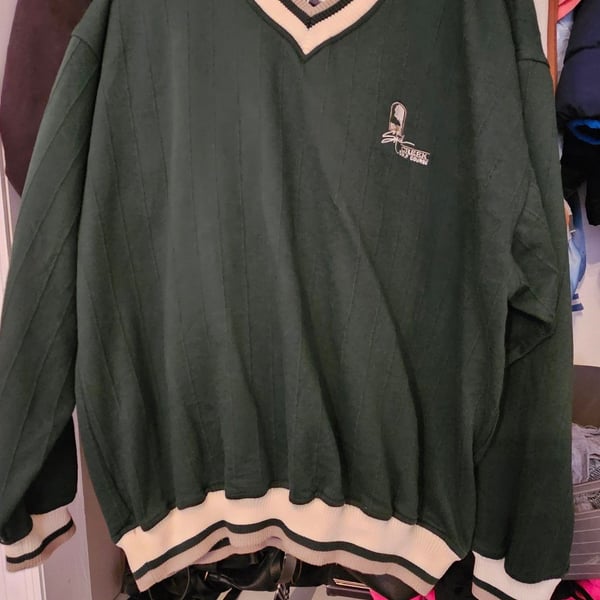 American Team Sports V-Neck Pullover Sweater Green Golf Course