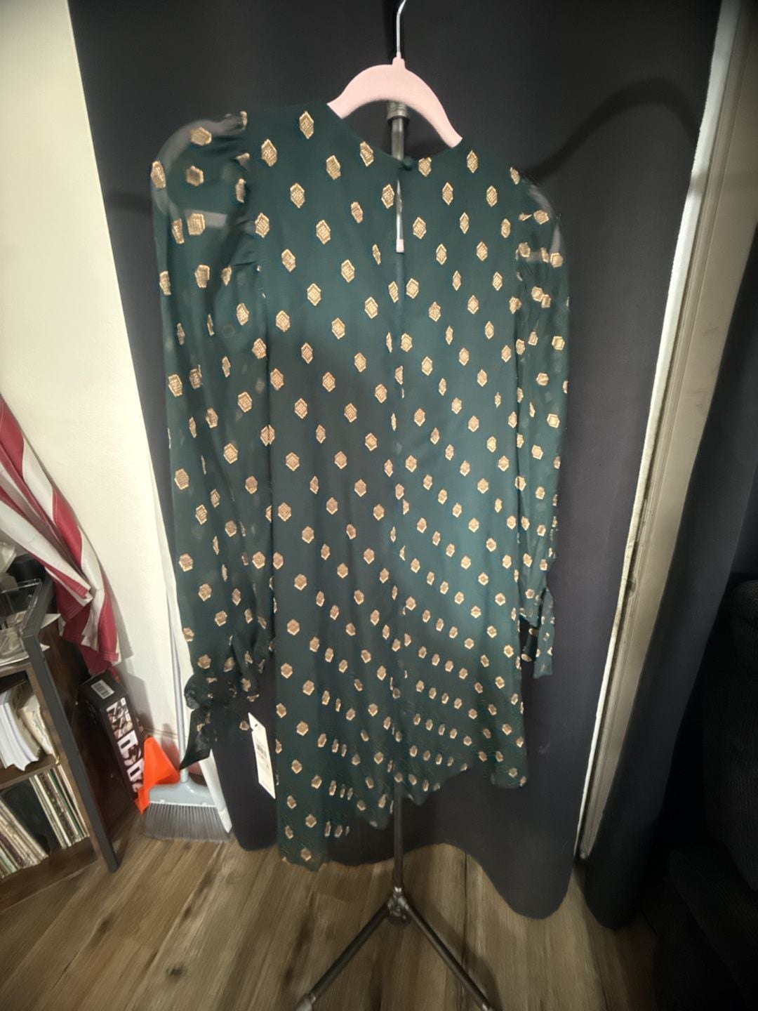 Calvin Klein Chiffon Dress Size 6P Green Gold Metallic Diamond Tie Cuff 3