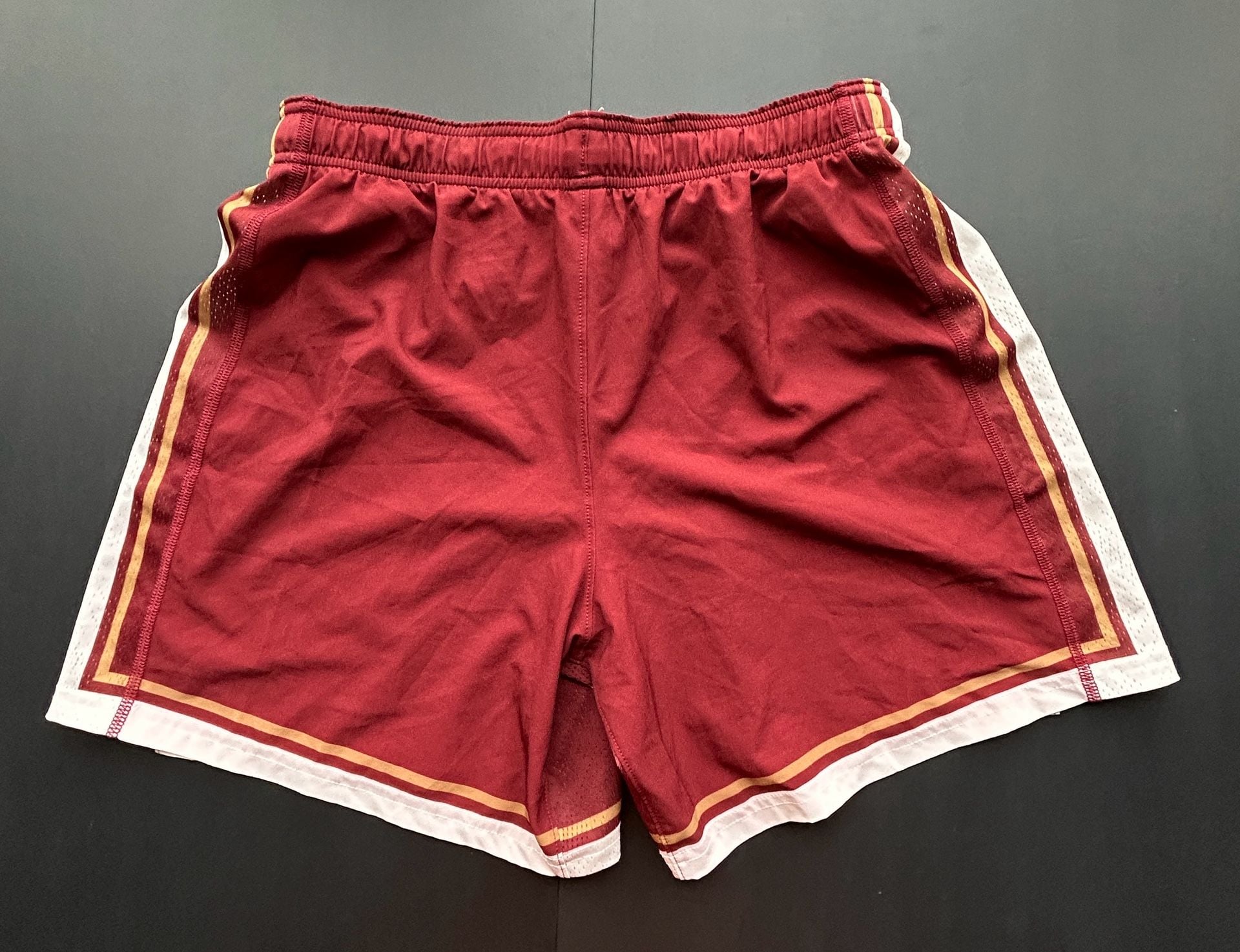 New Balance Denver Pioneers Shorts Size Medium Maroon 7