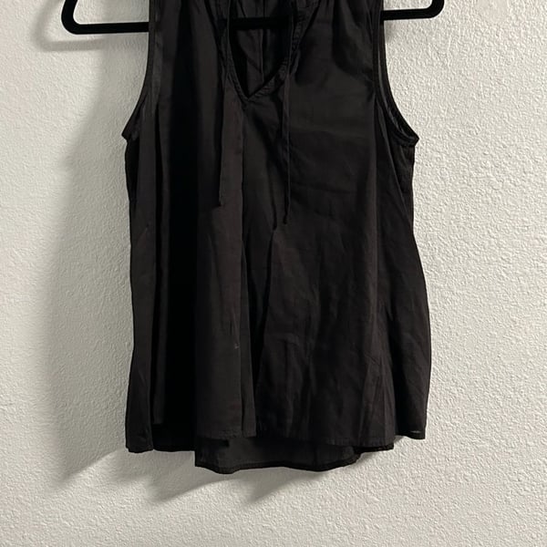 Sonoma Goods For Life Sleeveless Blouse Size S Black Ruffled Neckline Top