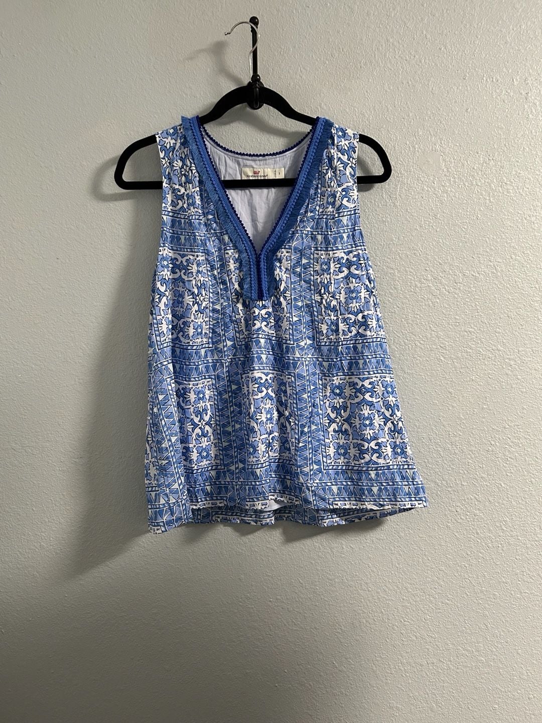 Vineyard Vines Scarf Print V-Neck Tank Size S Blue White Trim 2