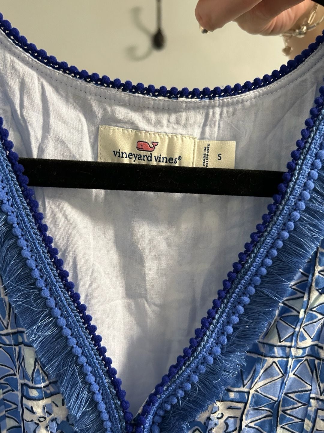 Vineyard Vines Scarf Print V-Neck Tank Size S Blue White Trim 3