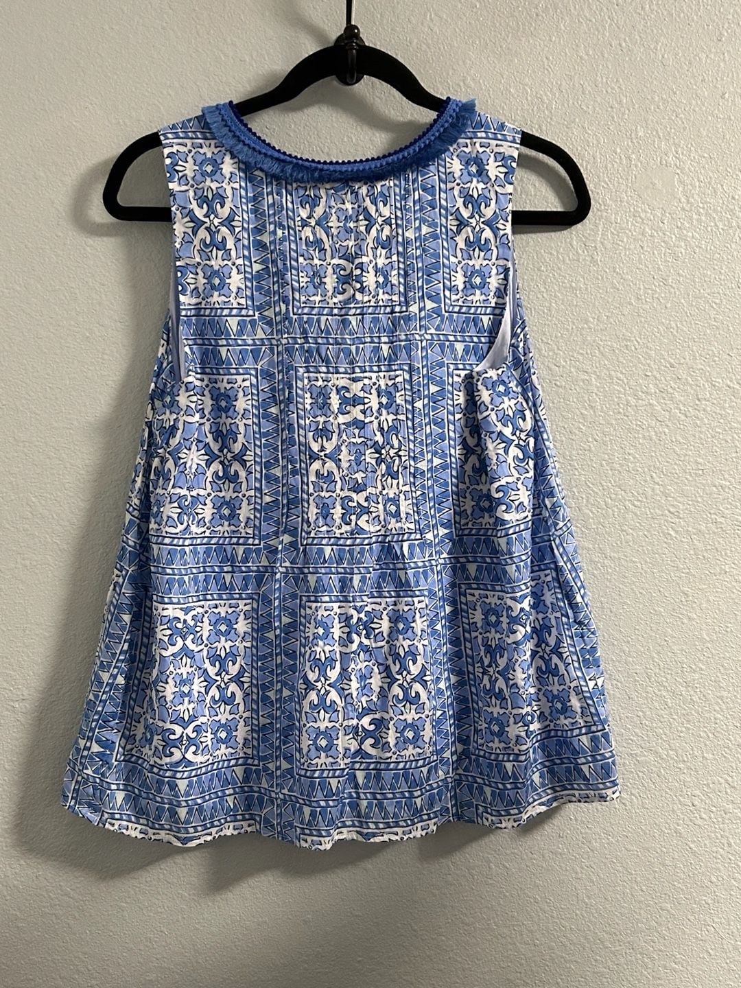Vineyard Vines Scarf Print V-Neck Tank Size S Blue White Trim 4