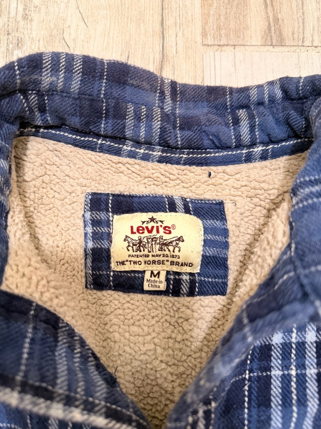 Levi's Sherpa Lined Flannel Shirt Size M Blue Plaid Shacket Jacket 3