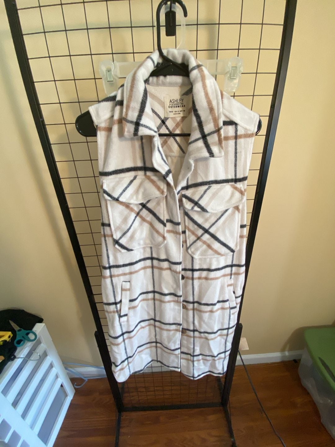Ashley By 26 International Plaid Long Vest Size 8 White Fleece Shacket 2