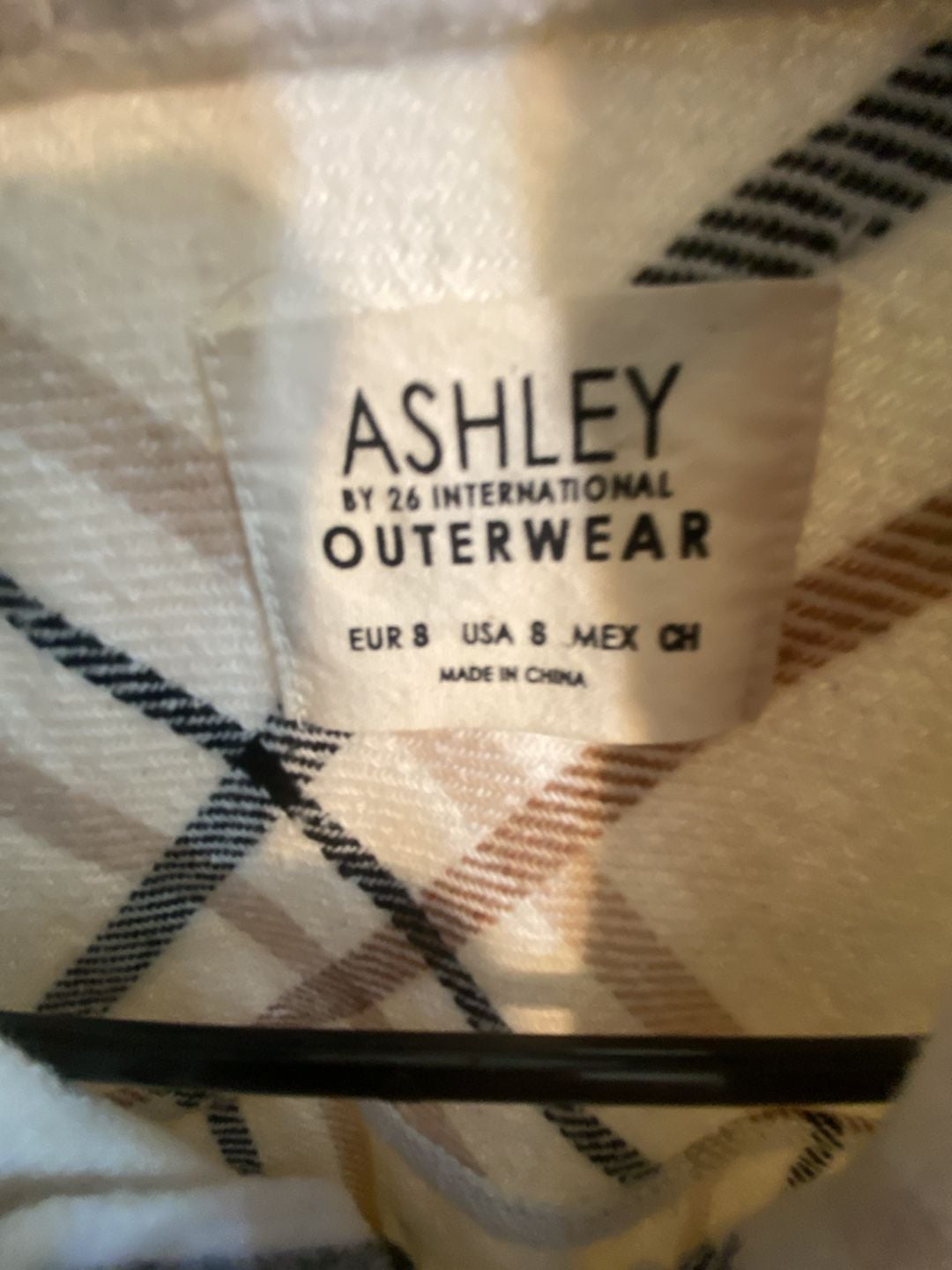 Ashley By 26 International Plaid Long Vest Size 8 White Fleece Shacket 5