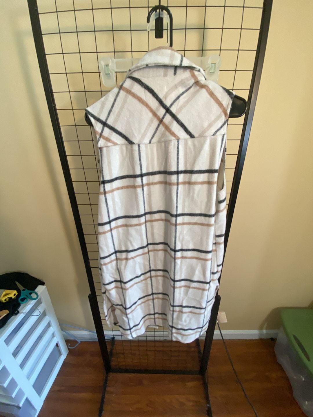 Ashley By 26 International Plaid Long Vest Size 8 White Fleece Shacket 9