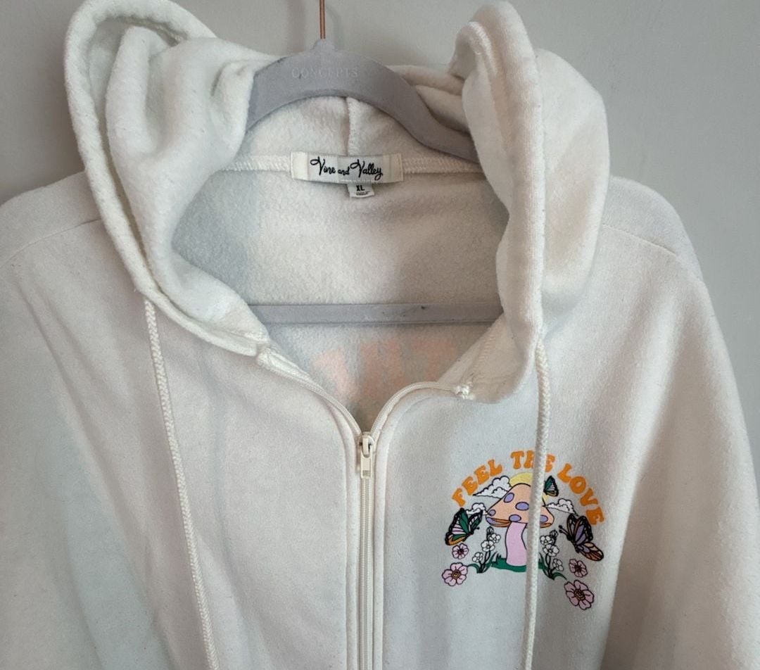 Vine and Valley Zip Up Hoodie Size XL White Feel The Love 2