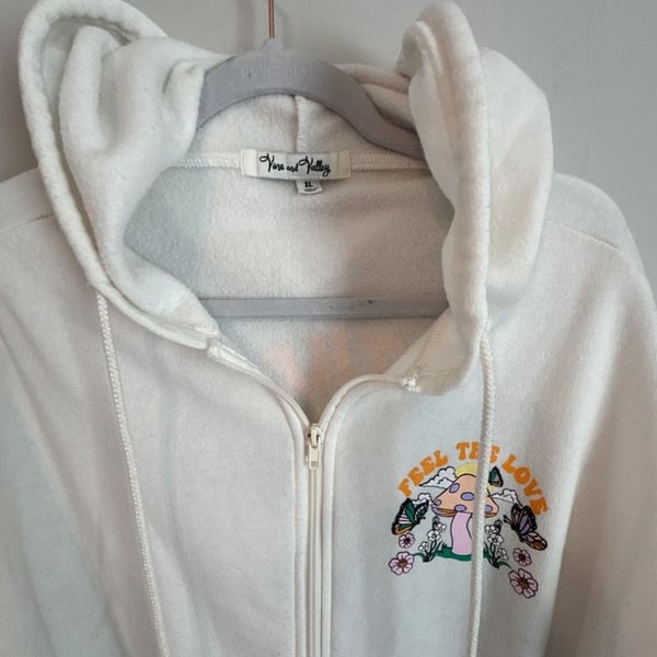 Vine and Valley Zip Up Hoodie Size XL White Feel The Love