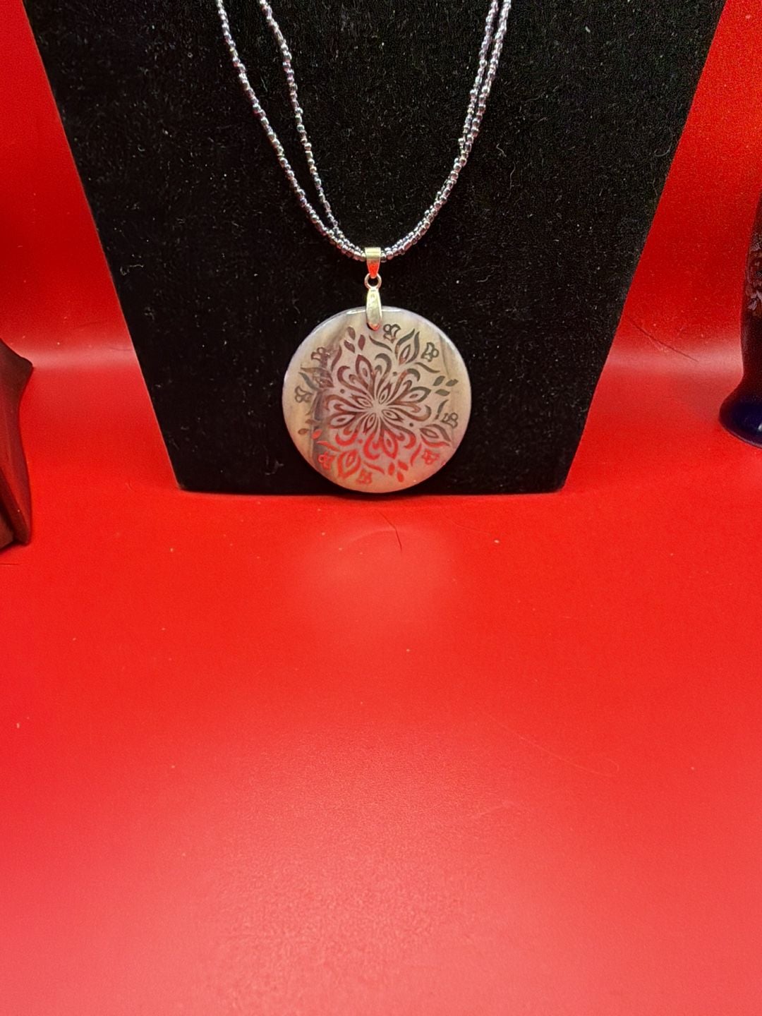 Unbranded Beaded Pendant Necklace Round Carved Shell Boho 24 Inch 4