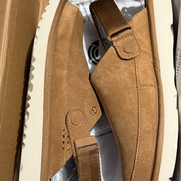 UGG Kids Goldenstar Clog Chestnut Suede Size 6 Big Kids NIB 1159770K