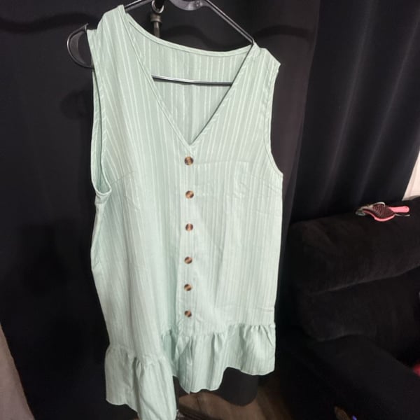 Unbranded Women Dress Size XL Green Sleeveless Button Down Ruffle Hem